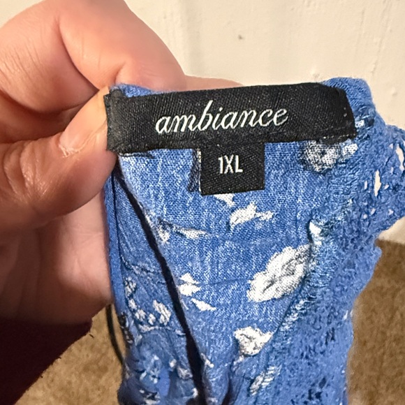 Ambiance Floral Blue Women's Top - Size 1XL - Picture 4 of 4